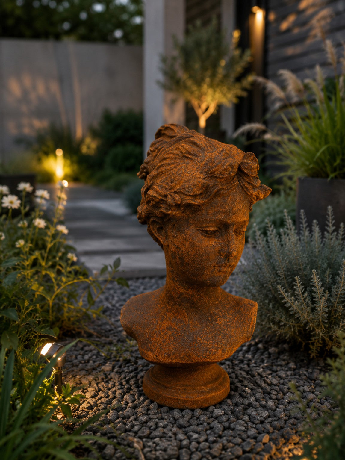 Aphrodite Büste mit echter Rostbeschichtung – Handveredelte Steinskulptur aus massivem Steinguss | Frostfest | Gartendeko | Made in Germany| Gertenfigur