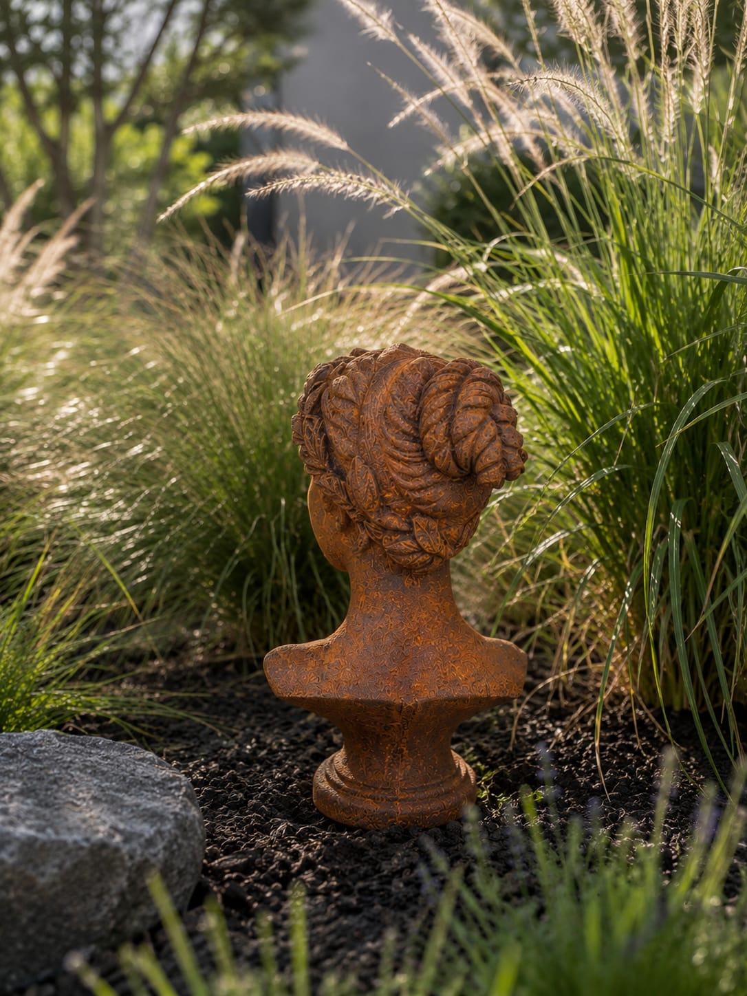 Aphrodite Büste mit echter Rostbeschichtung – Handveredelte Steinskulptur aus massivem Steinguss | Frostfest | Gartendeko | Made in Germany| Gertenfigur
