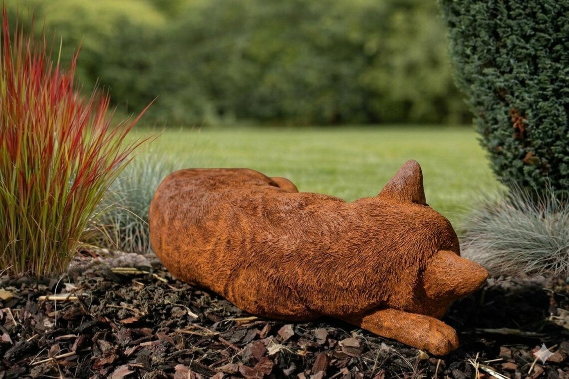 Gartenfigur massiver Steinguss schlafend Katze – Rostpatina handgearbeitet in Deutschland – Frostfest Wetterfest Rost Deko Garten Terrasse