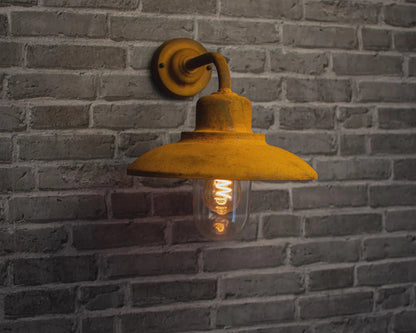 Rustikale Außenwandleuchte mit echter Rostpatina – Handgefertigte E27 Außenlampe IP44 | Rustigo