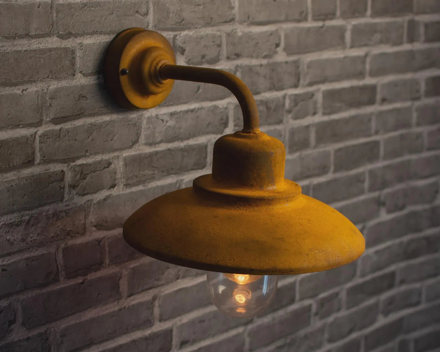 Rustikale Außenwandleuchte mit echter Rostpatina – Handgefertigte E27 Außenlampe IP44 | Rustigo
